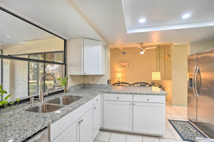 3 Mi to Philippe Park & Pier: Stunning Retreat