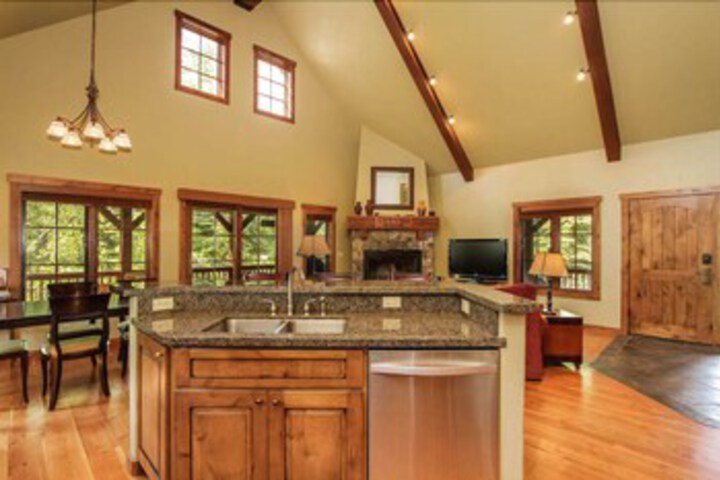 Discovery Chalet 374 - Three Bedroom Cabin