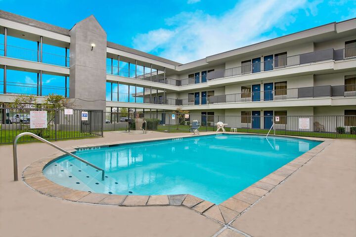 Pool 4 of 28