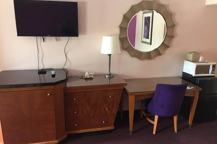 Room 27 of 34