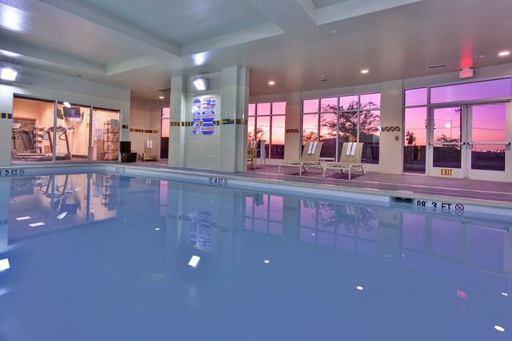 Holiday Inn & Suites Bakersfield by IHG