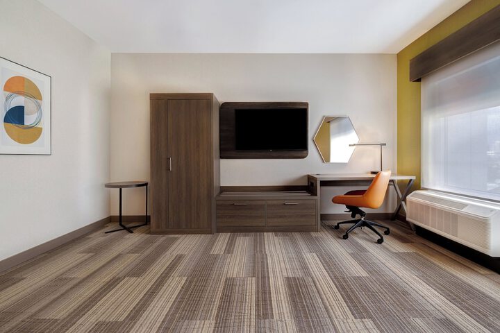 Holiday Inn Express & Suites Glendale Downtown by IHG