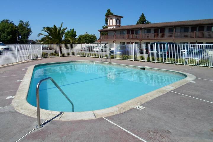 Pool 10 of 37