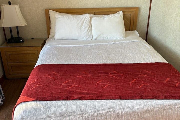 Room 83 of 99
