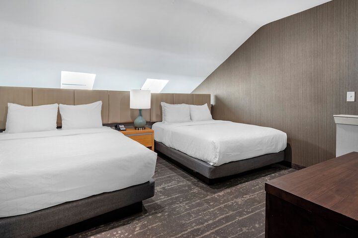 Room 10 of 13