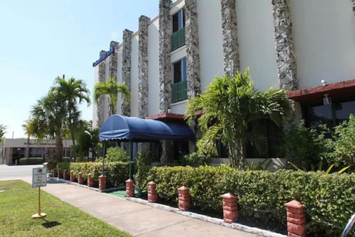 Chateaubleau Hotel