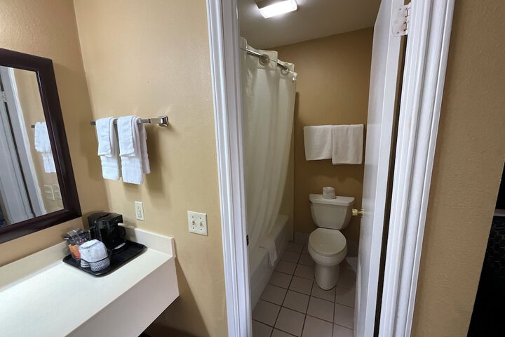 Executive Inn & Suites