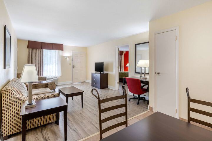 Room 28 of 43