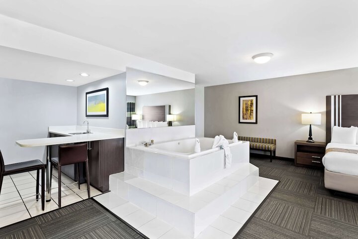 Room 11 of 36
