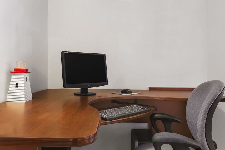 Business Center 27 of 28
