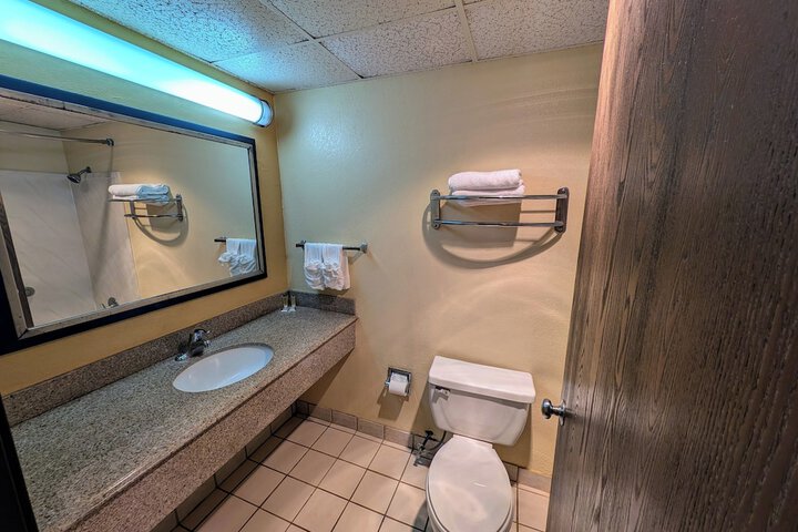 Room 28 of 48