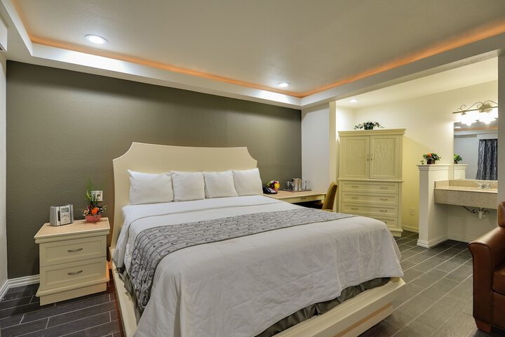 Room 7 of 33