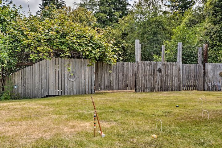 Gold Beach Apartment w / Activities - 2 Mi to Ocean