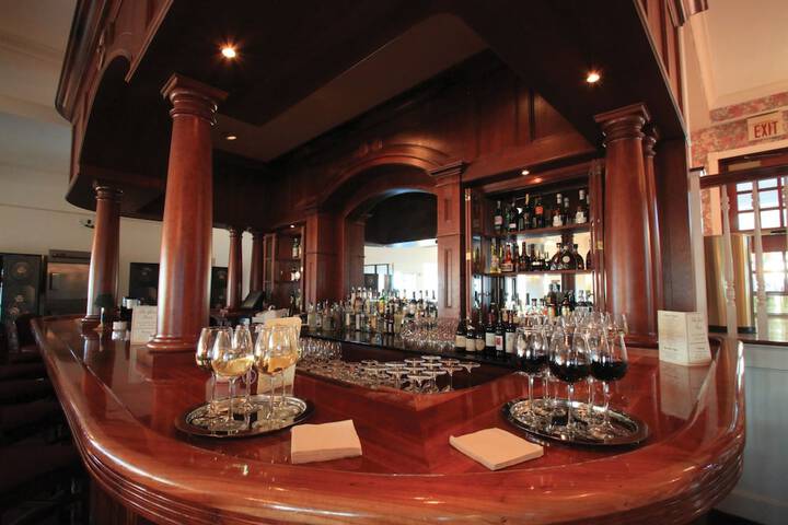 Lounge 87 of 103