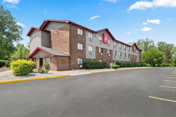 Red Roof Inn PLUS+ Belleville