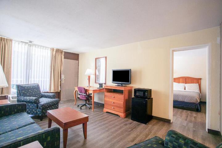 OYO hotel Greensboro east I 40