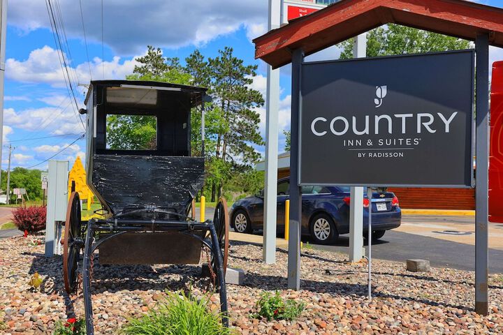 Country Inn & Suites by Radisson Sparta, WI