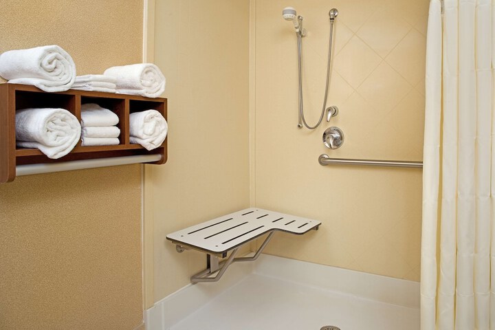 Hampton Inn & Suites Pittsburgh-Meadow Lands