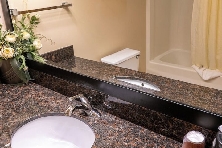 Savanna Inn & Suites