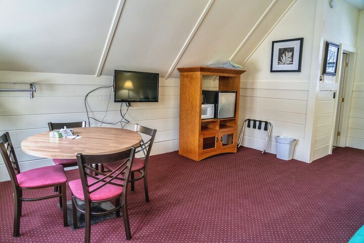 Room 17 of 19