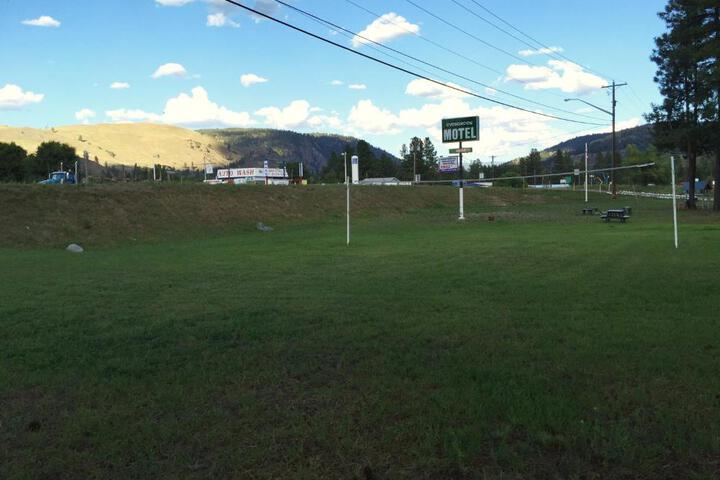 Evergreen Motel