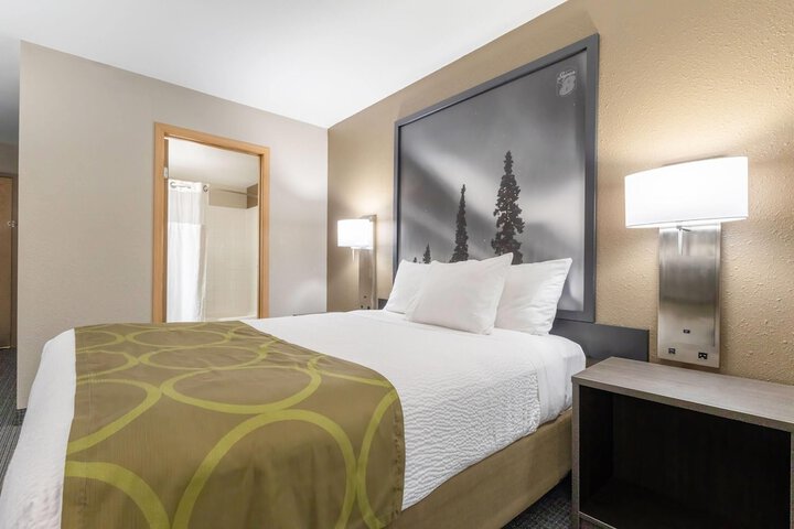 Super 8 by Wyndham Prince Albert