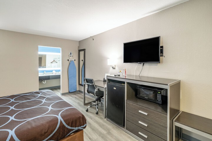 Room 95 of 132