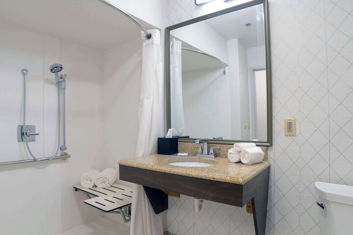 Comfort Inn & Suites NW Milwaukee