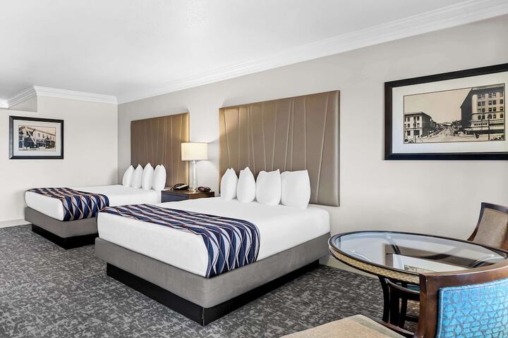 Room 9 of 36