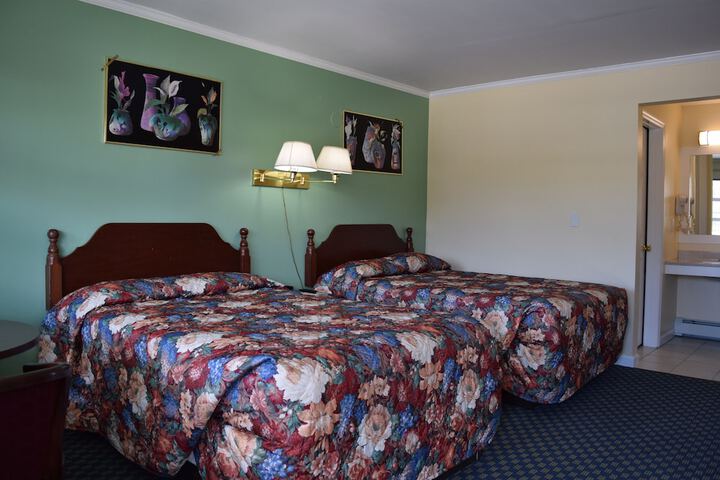 Room 5 of 18