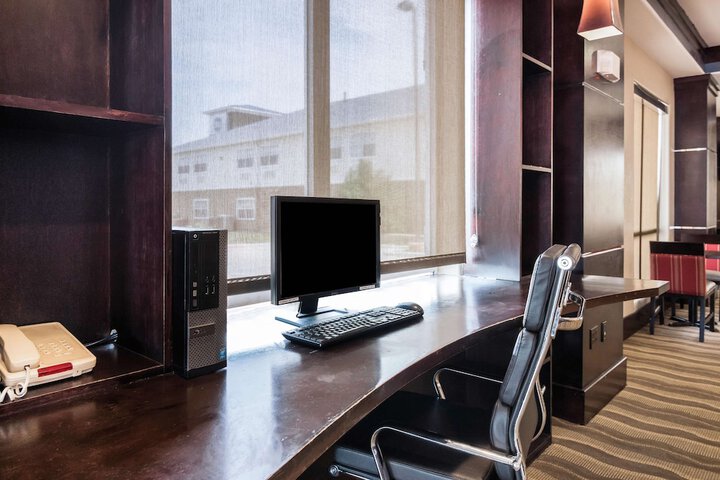 Business Center 29 of 29
