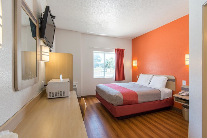 Room 18 of 34
