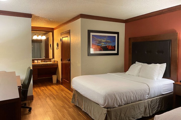 Room 26 of 40