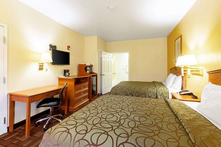 Quality Inn & Suites Dickson