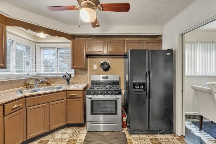 Cozy 3br Westland Retreat 3 Bedroom Home by RedAwning
