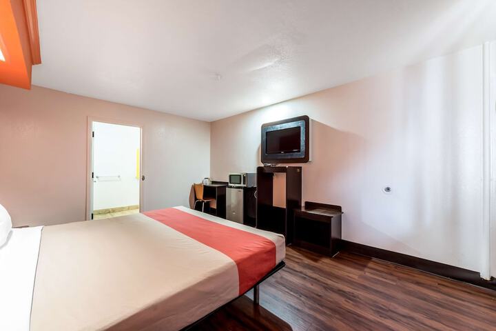 Room 26 of 32