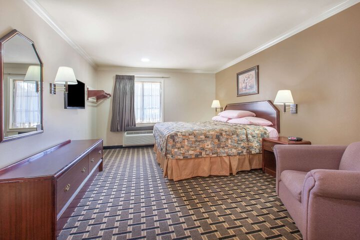 Room 17 of 19