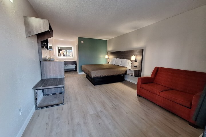 Room 9 of 15