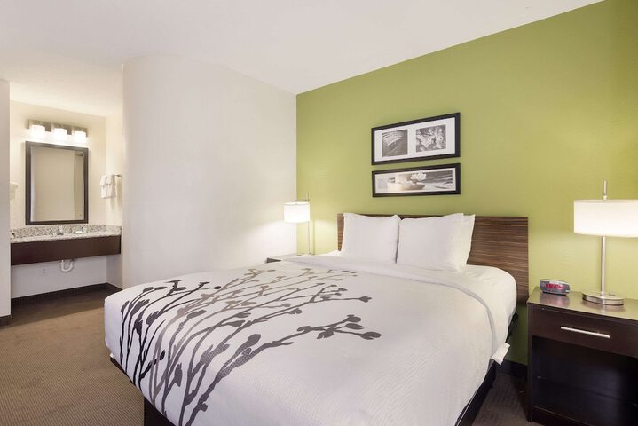 Room 16 of 28