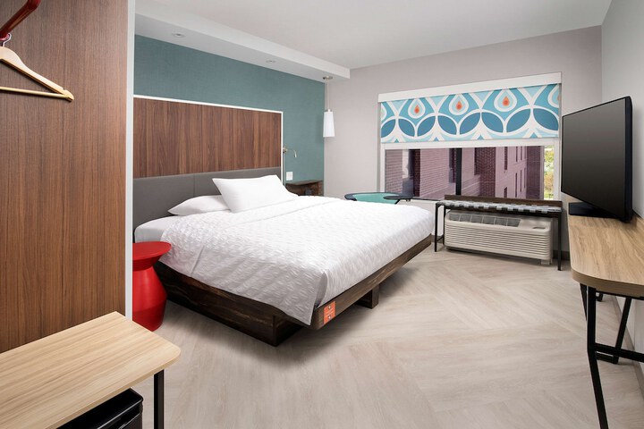 Room 14 of 28