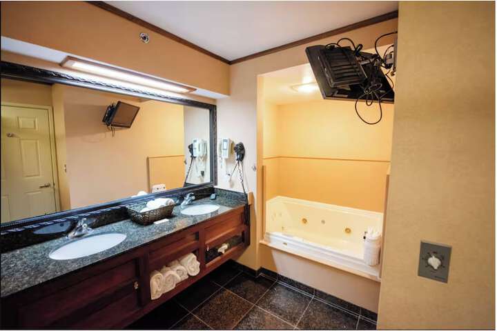 Hamilton Inn Select Beachfront Mackinaw City