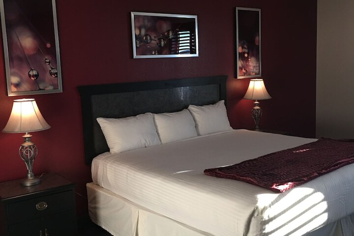 Room 12 of 32