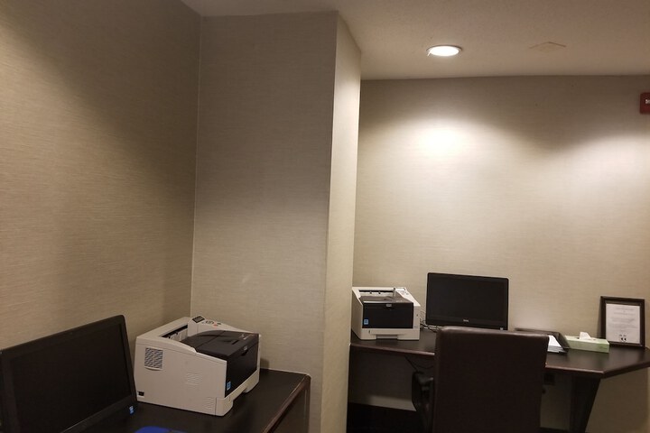 Business Center 75 of 75