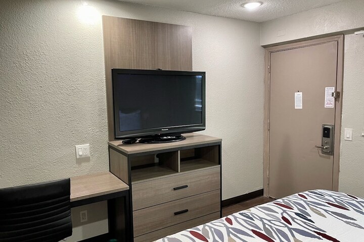 Room 33 of 34