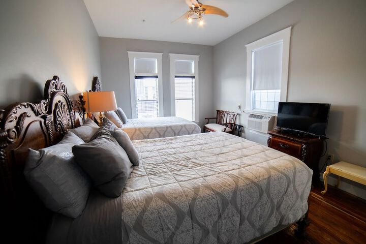 Room 156 of 271