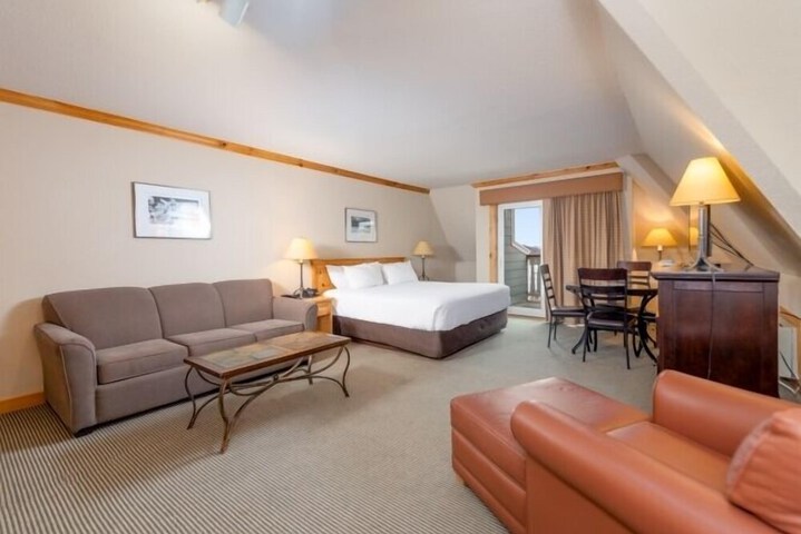 Selkirk Lodge
