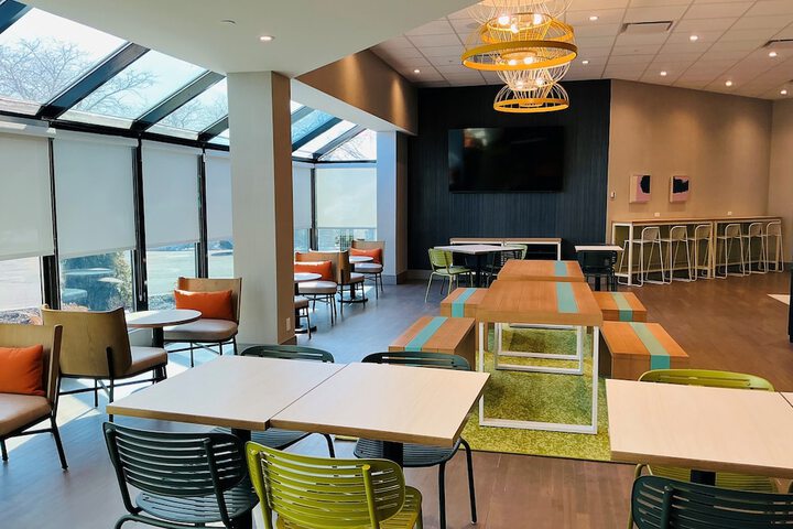 Spark by Hilton Montreal Brossard