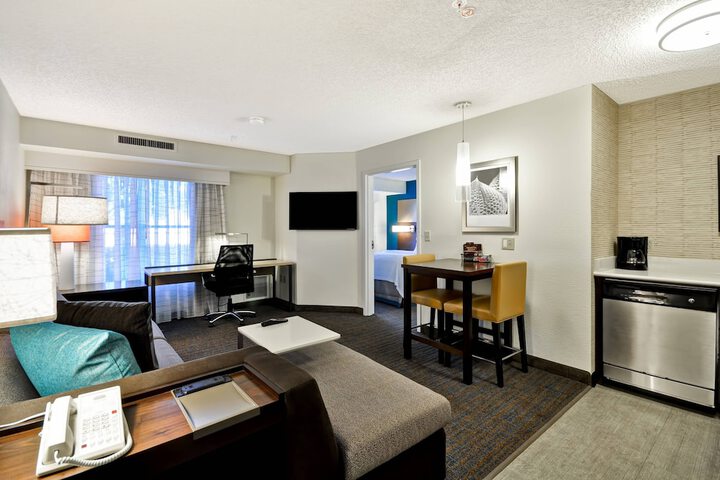 Room 15 of 36