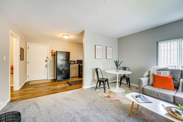 Pet-friendly Vacation Rental Apt Near Bishop Park!