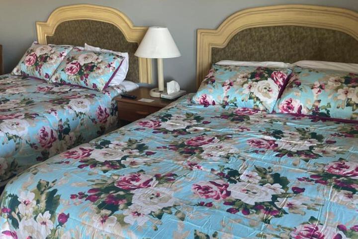 HOMETOWN INN